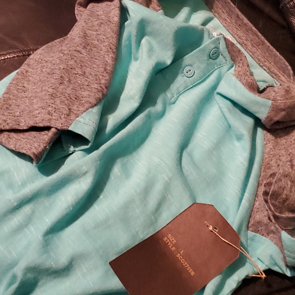 Clothes - Picture 4 of 4